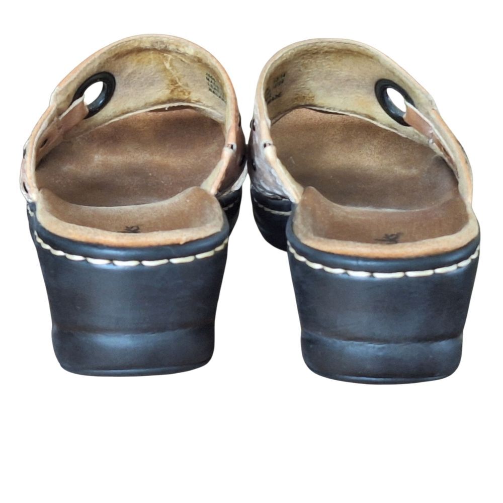 Clarks Lexi Laurel women’s 7M Tan Slide Comfort Sandal Studded Laser Cut Leather - Picture 13 of 15
